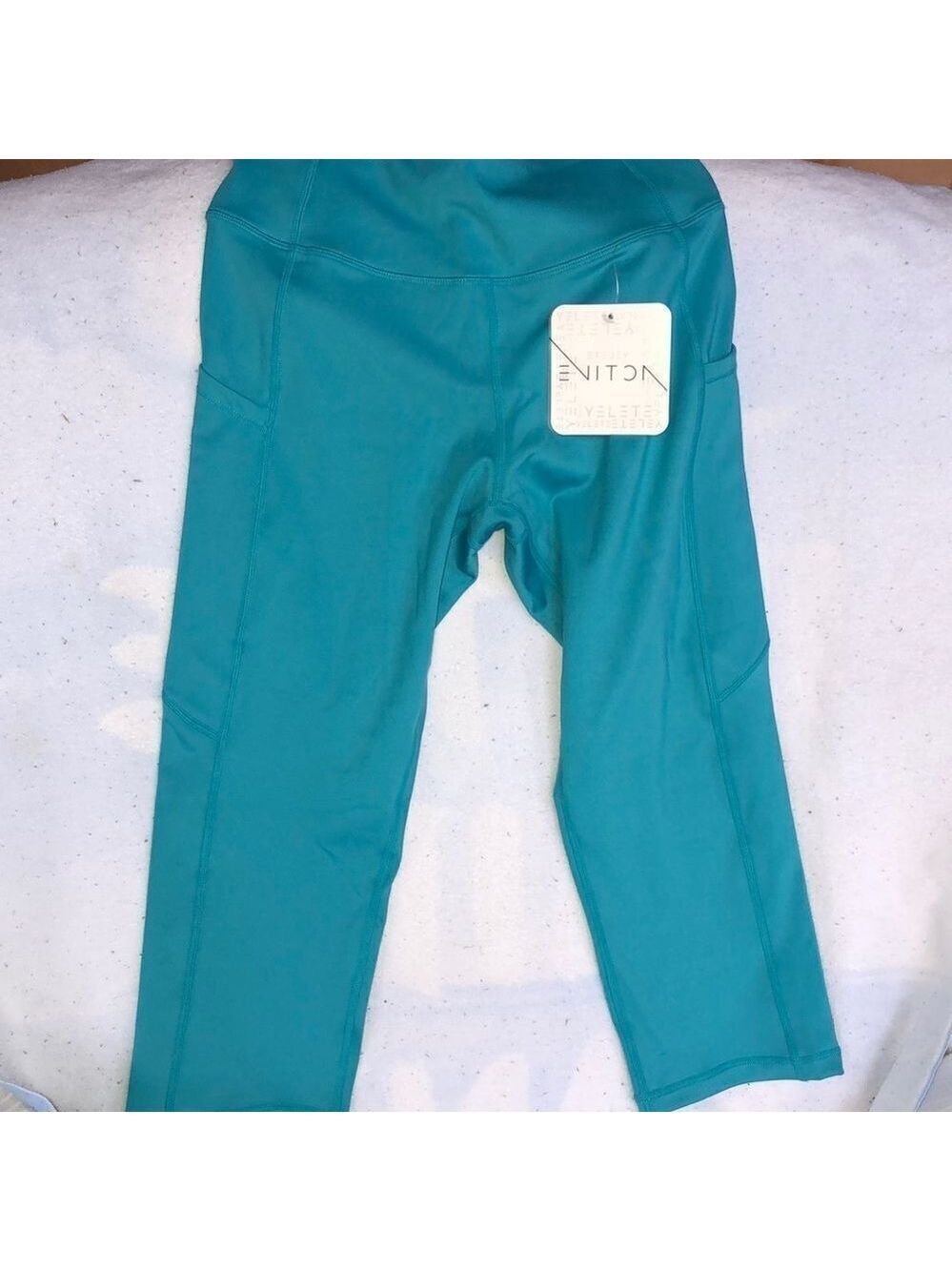 NWT womens small yelete all about pockets capri yoga/Workout leggings